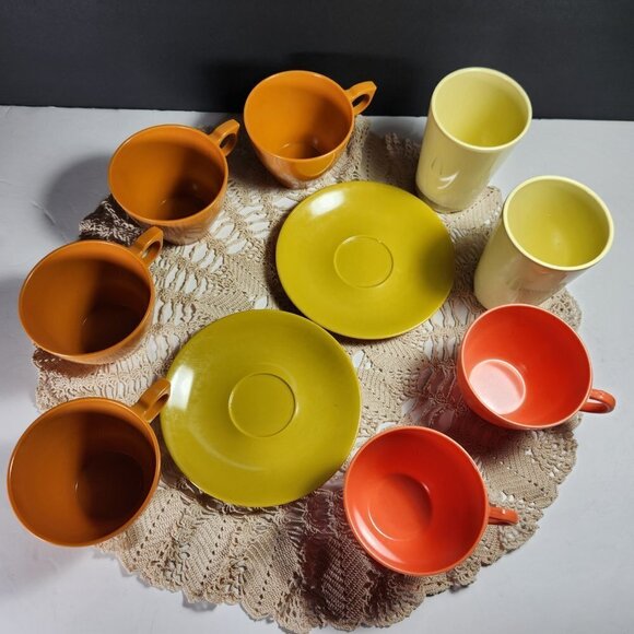 Vintage Melmac Dinnerware & Rainboware Lot of 10 Various Colours Made in Canada - Picture 5 of 11